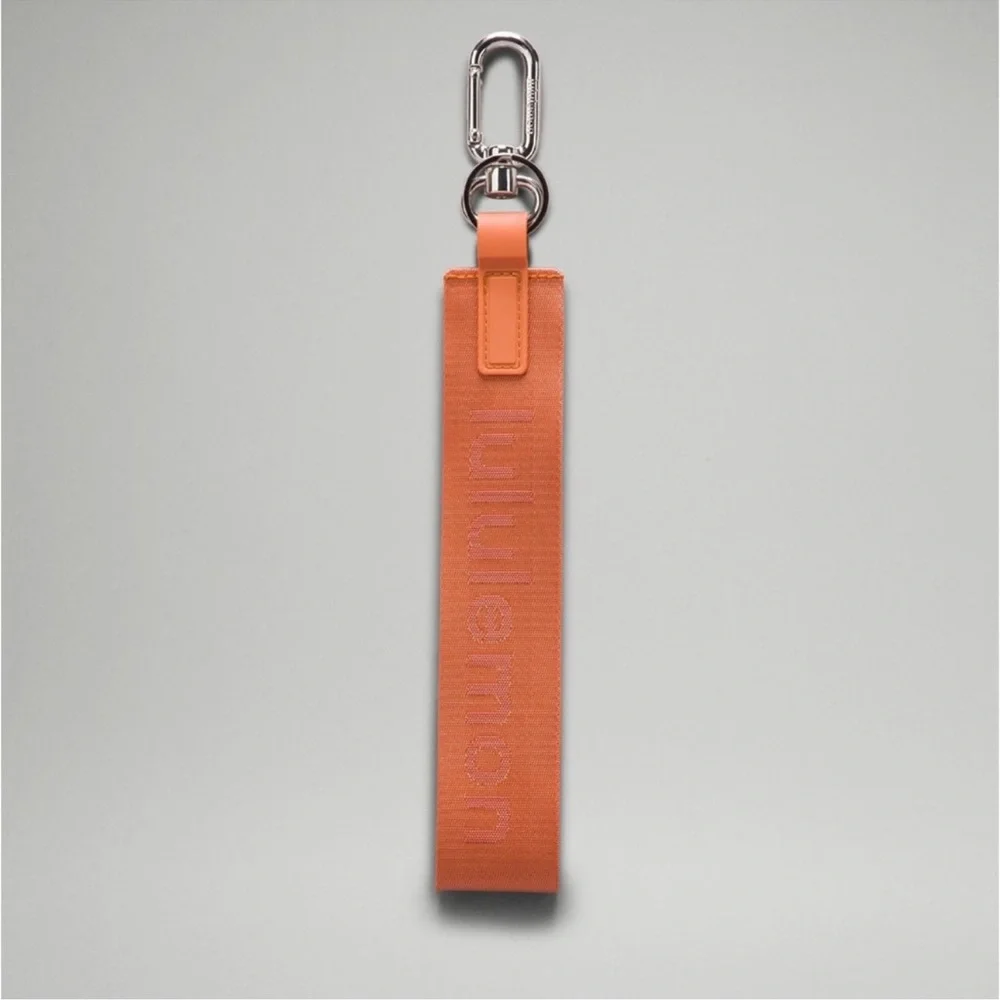 Lululemon Never Lost Keychain Burnt Apricot/Terra Orange NWT RARE 🧡 🍊🧡 - Picture 3 of 7